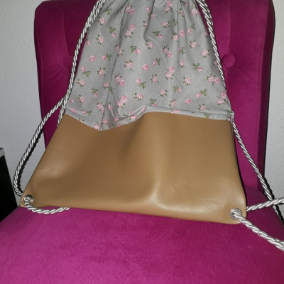 Turnbeutel Blumen grau, Leder braun