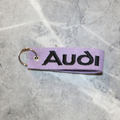 Schlüsselanhänger Audi lila